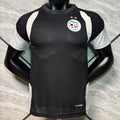 Maillot de football pour enfant 25/26 Algérie, noir, de la marque Le 12 -ème Maillot, visible avec logo et numéros.