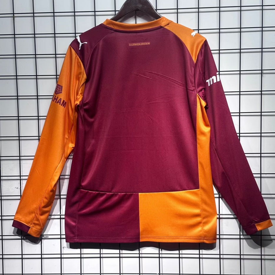 Maillot domicile Manches longues Galatasaray 25/26 Le 12 -ème Maillot, maillot de football rouge et jaune avec logo officiel.
