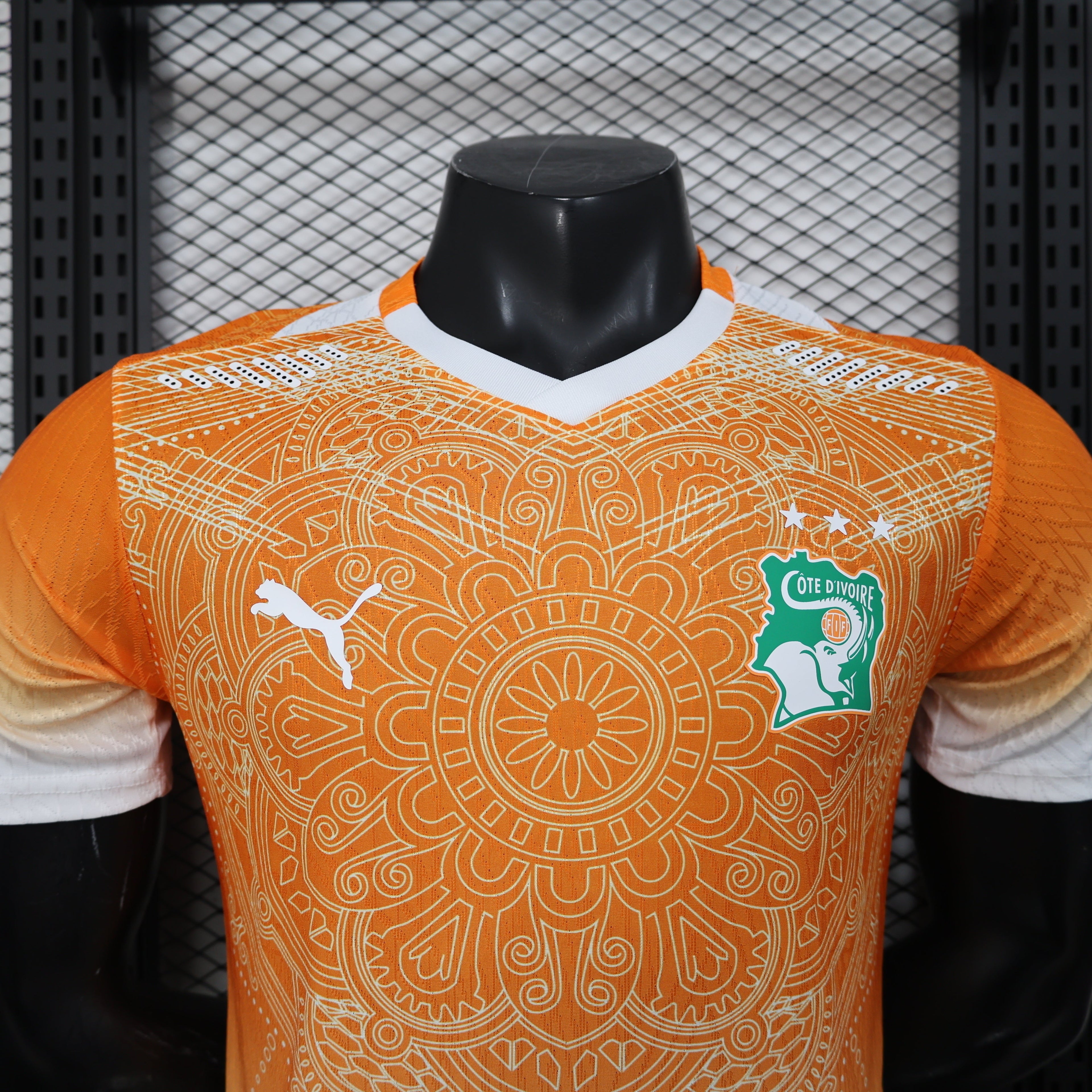 Maillot Côte d'Ivoire Concept 2026 de Le 12 -ème Maillot, devant avec logo et design moderne, tissu coloré bleu et orange