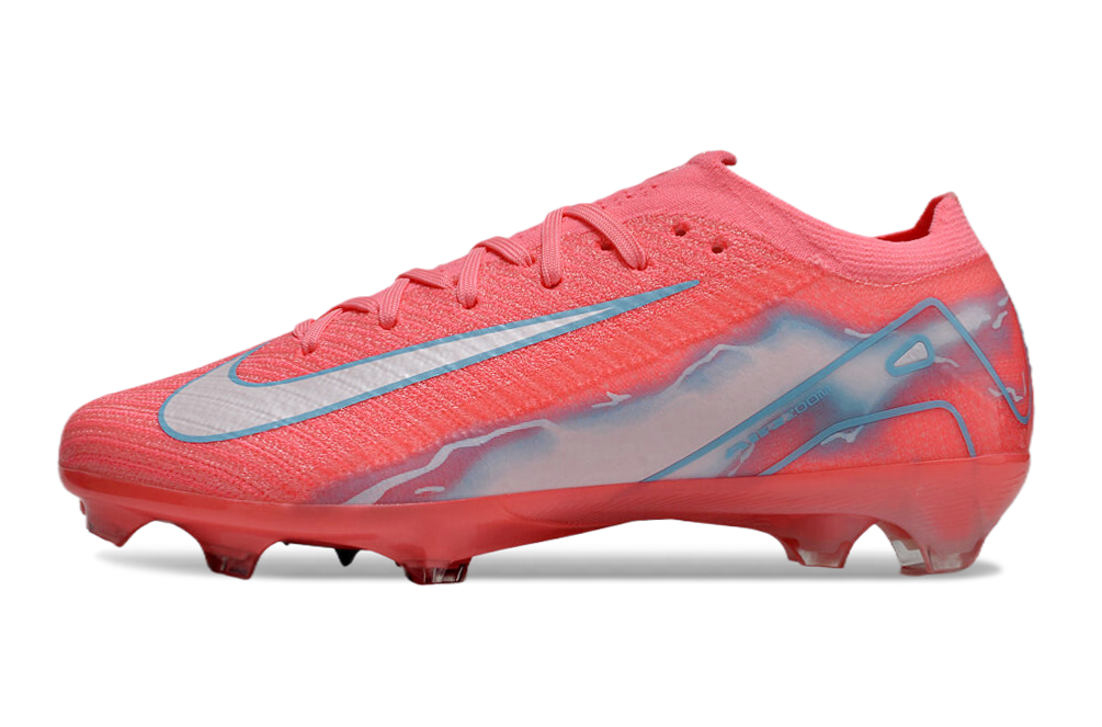 Crampons Mercurial Vapor 16 Elite XXV de la marque Le 12 -ème Maillot, vue des crampons métalliques sur la semelle.