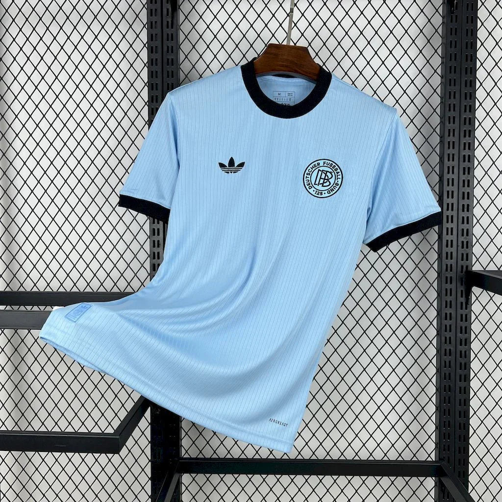 Maillot Allemagne concept 2025 de Le 12 -ème Maillot, devant avec logo et design moderne, tissu sportif bleu et blanc