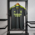 Maillot third du Real Madrid 2023-2024 de la marque Le 12 -ème Maillot, vue de face avec détails du design et logo du club.