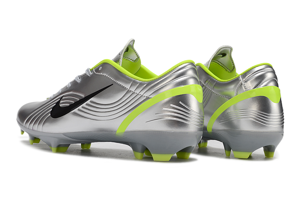 Crampons Mercurial Vapor IX Élite (R9) de Le 12-ème Maillot, fixation solide pour chaussures de football, vue de face.