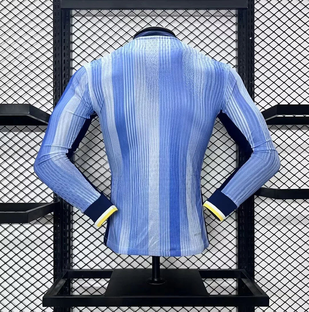 Maillot extérieur à manches longues Tottenham 2024-25 de Le 12 -ème Maillot, design officiel, vue de l'avant.