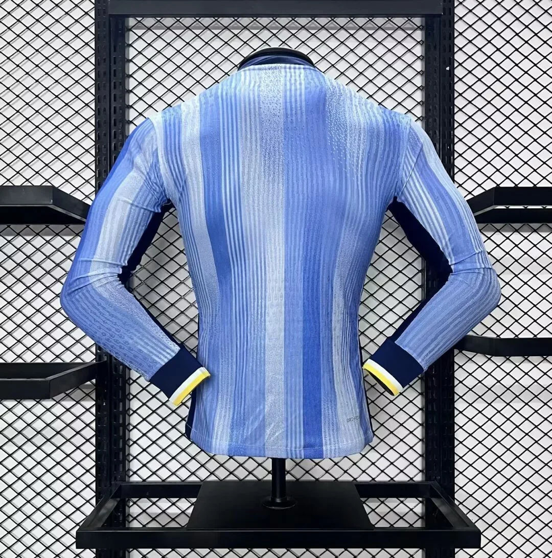 Maillot extérieur à manches longues Tottenham 2024-25 de Le 12 -ème Maillot, design officiel, vue de l'avant.
