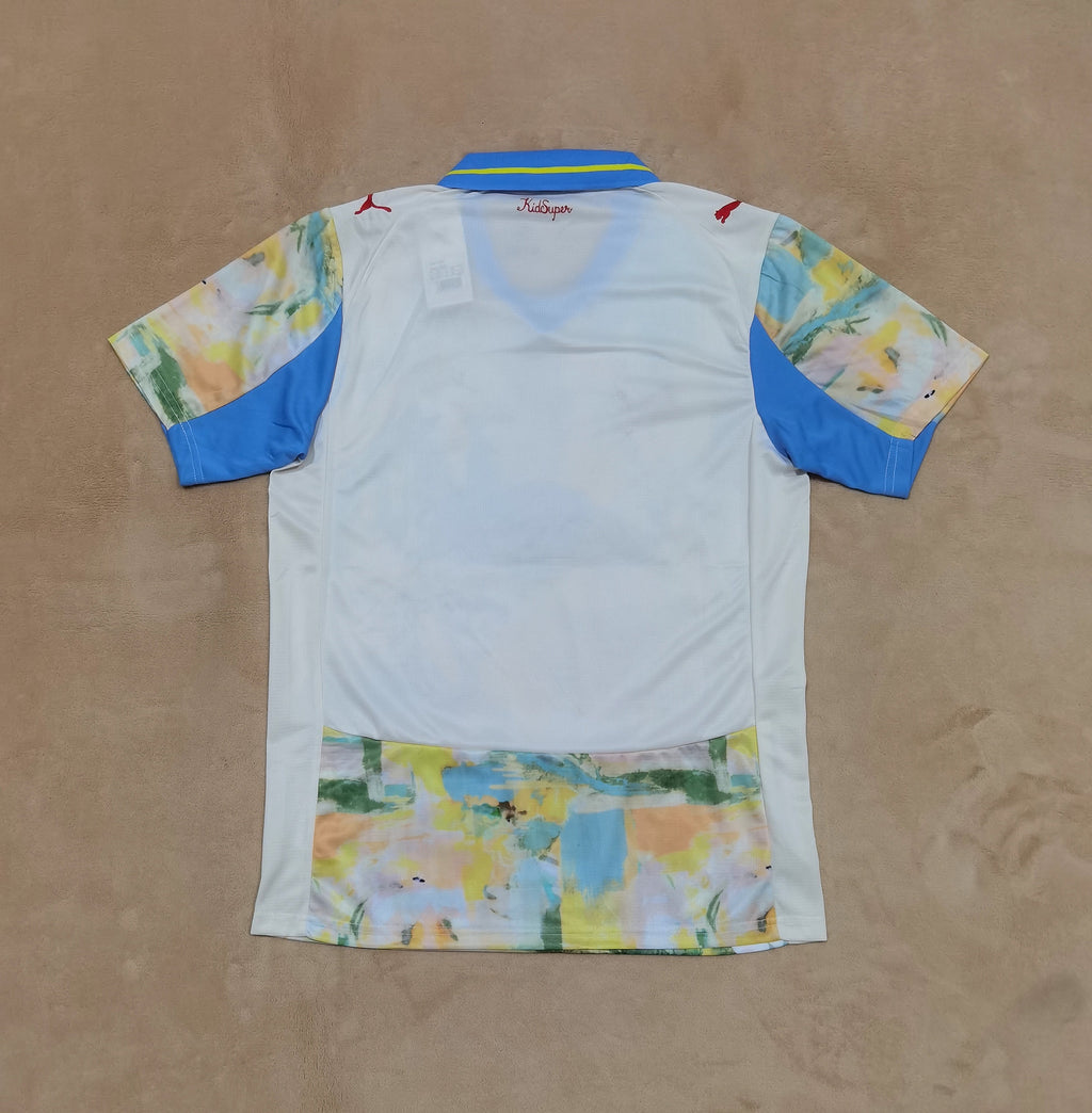 Maillot 25/26 Salzburg Le 12 -ème Maillot, maillot de football avec couleurs vives, porté par un joueur en action.