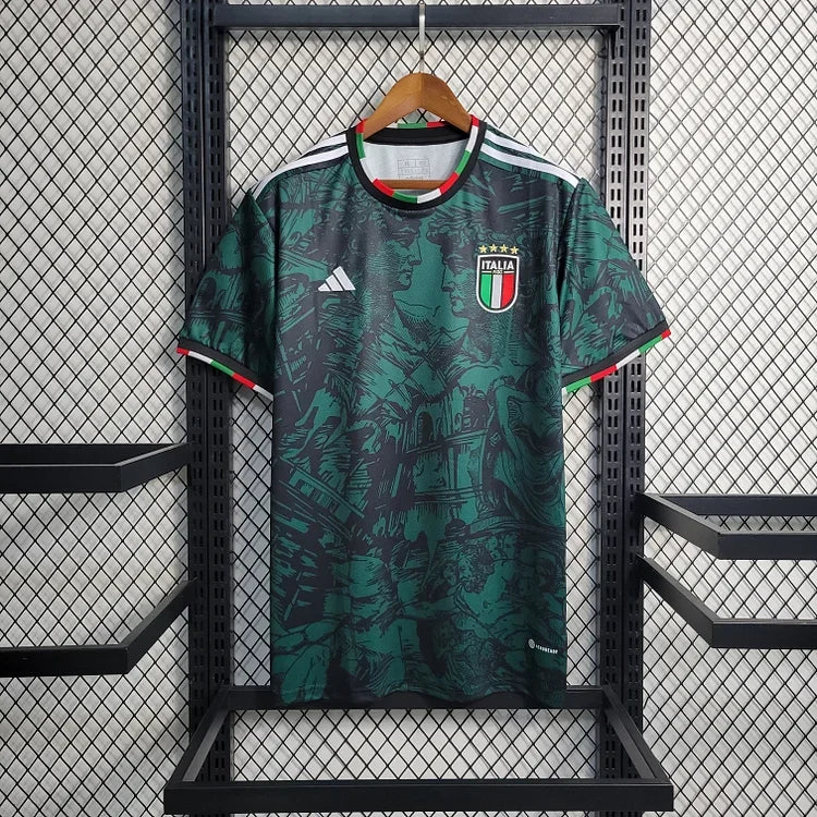Maillot Italie 2023-2024 édition spéciale vert, Le 12 -ème Maillot, vue de face avec logo et détails du design.