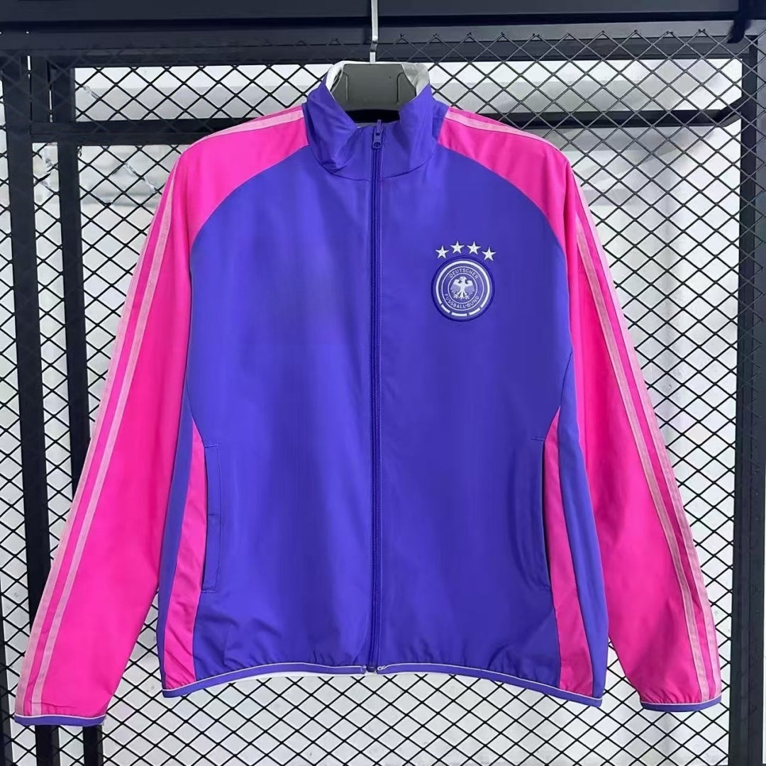 Veste coupe-vent réversible Le 12 -ème Maillot Allemagne, tissu léger, design coloré, vue frontale sur mannequin.