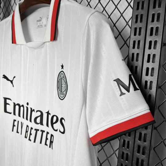 Maillot extérieur AC Milan 2024/2025 Le 12 -ème Maillot, maillot de football avec logo et design sportif visible.