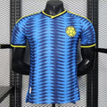 Maillot de football extérieur Colombie 25/26, modèle Le 12, avec logo et design officiel, porté par un joueur.