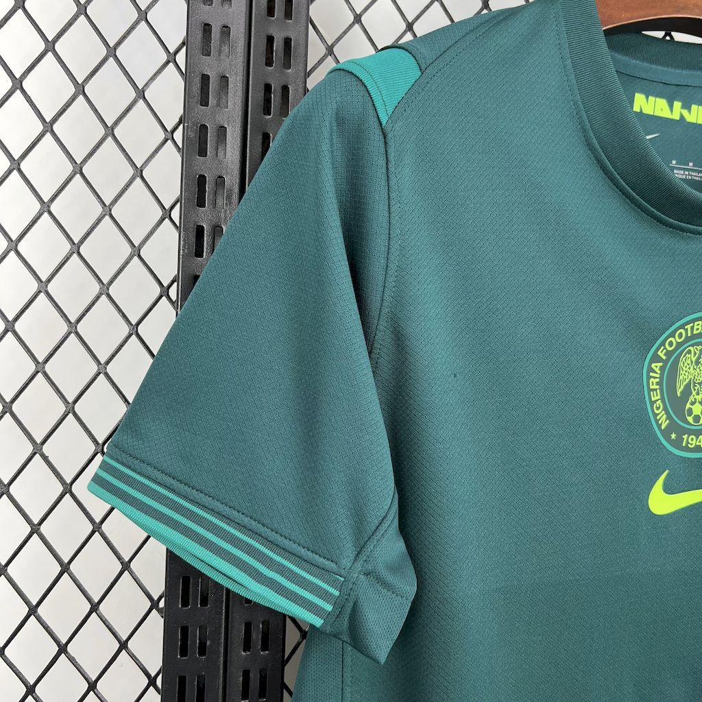 Maillot extérieur Nigeria 2025-26 Le 12 -ème Maillot, maillot de football avec couleurs vertes et motifs sportifs.