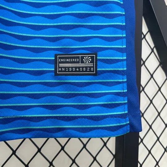 Maillot extérieur du Brésil 2024/2025 de la marque Le 12, maillot de football avec design aux couleurs du Brésil.