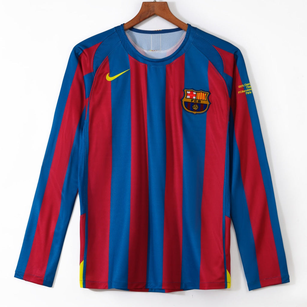 Maillot domicile rétro du FC Barcelone 2005-2006 à manches longues, marque Le 12, avec les couleurs traditionnelles du club.