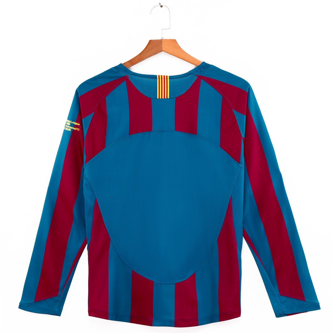 Maillot domicile rétro FC Barcelone 2005-2006 à manches longues, marque Le 12 -ème Maillot, vue de face.