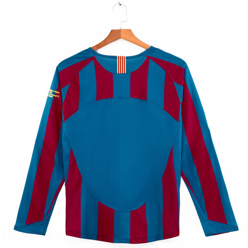 Maillot domicile rétro FC Barcelone 2005-2006 à manches longues, marque Le 12 -ème Maillot, vue de face.