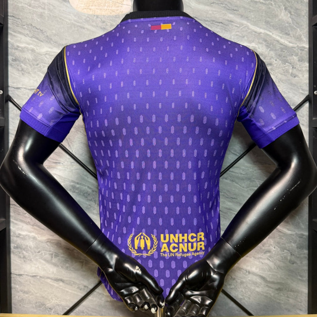 Maillot violet Barcelone 25/26 de joueur, marque Le 12 -ème Maillot, vue de face avec détails du design et du logo.