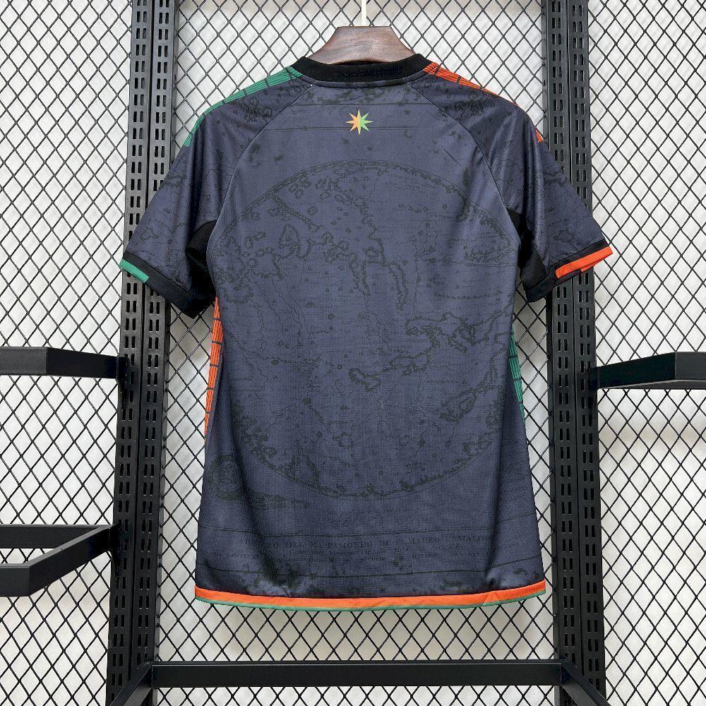 Maillot de football Venezia 2025-26 Le 12 -ème Maillot, maillot de l'équipe avec logo et design officiel.