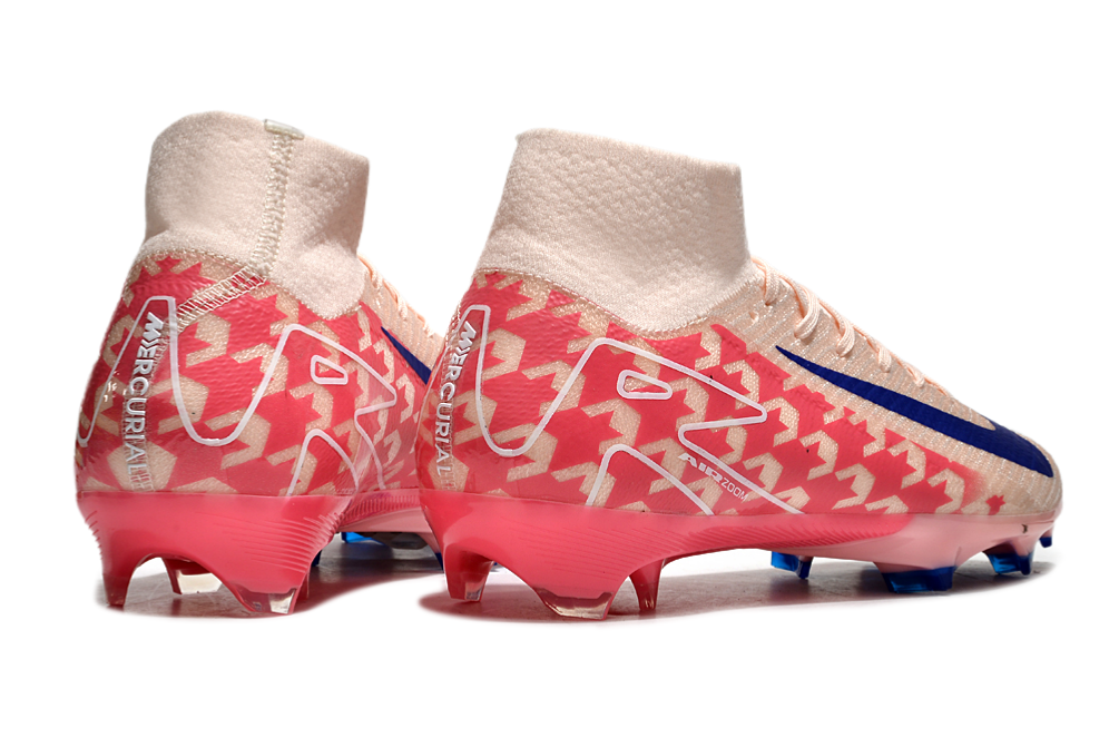 Crampons Mercurial Superfly IIX Elite de Le 12 -ème Maillot, vue montrant les attaches et la semelle en détail