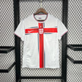 Maillot de football Angleterre 2024-2025 Le 12-ème Maillot, vue de face avec logo et détails du maillot.