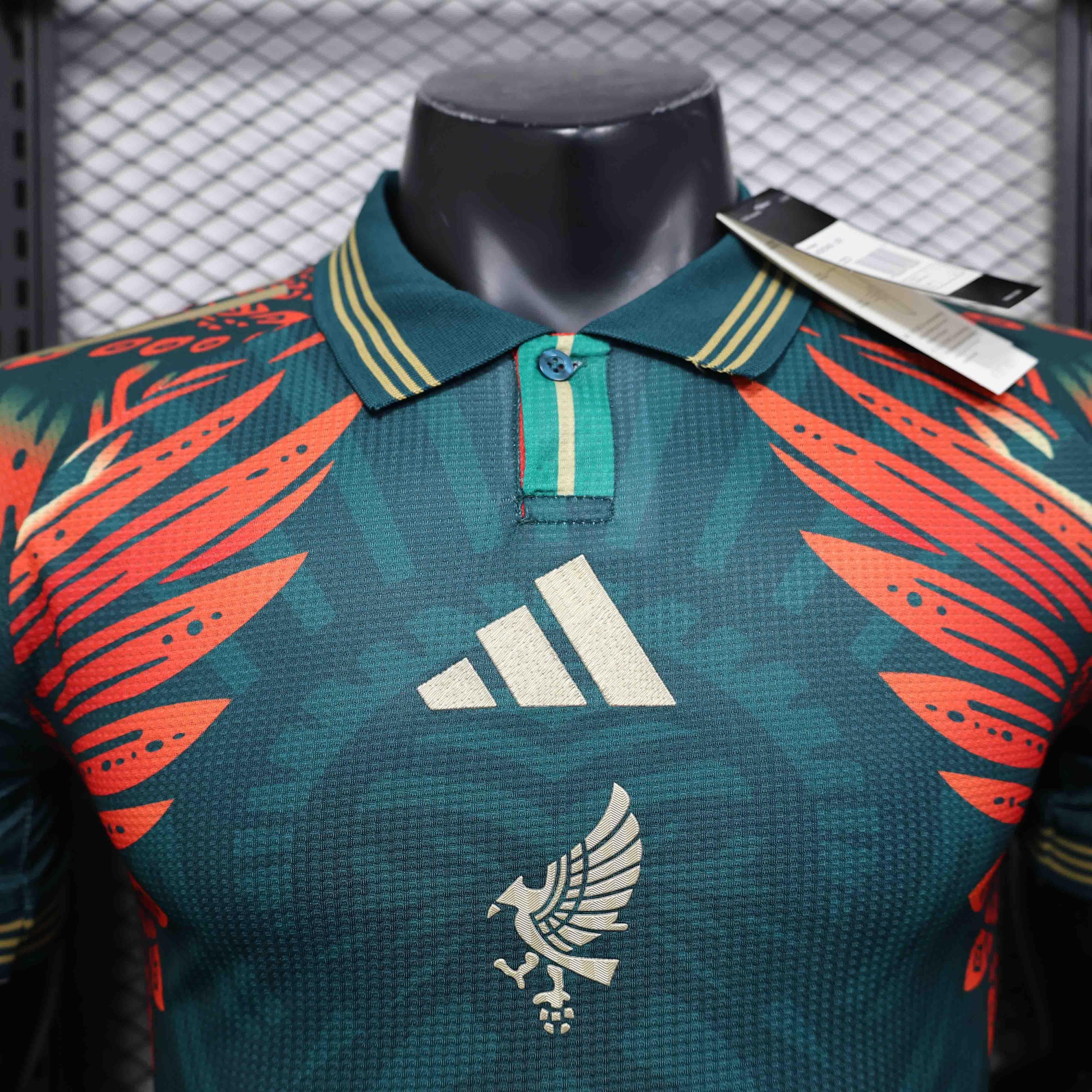 Maillot de football Mexico 25-26 ans, marque Le 12 -ème Maillot, vue de face avec logos et détails colorés.