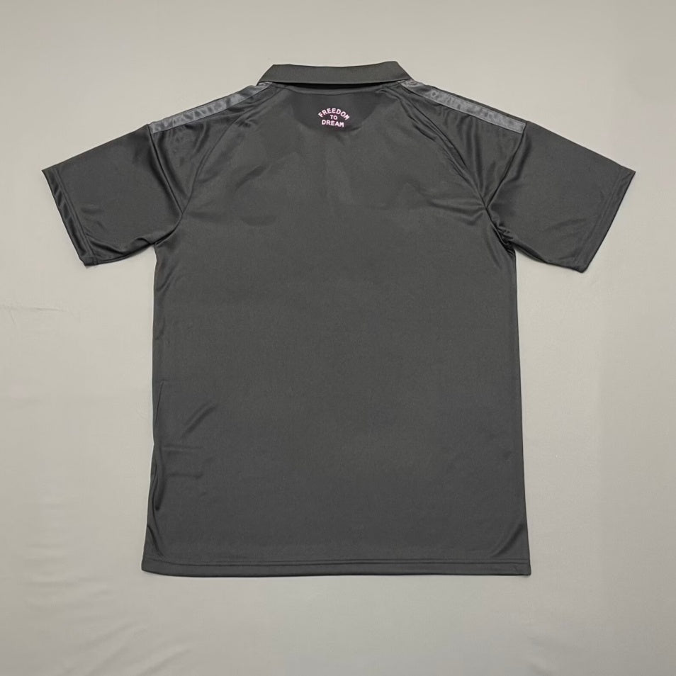 Maillot extérieur 26/27 Inter Miami Le 12-ème Maillot, maillot de football avec logo et détails colorés, vue de face.