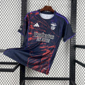 Maillot Benfica 2025-26 Le 12 -ème Maillot, maillot de football avec logo et détails en bleu et blanc, vue de face.