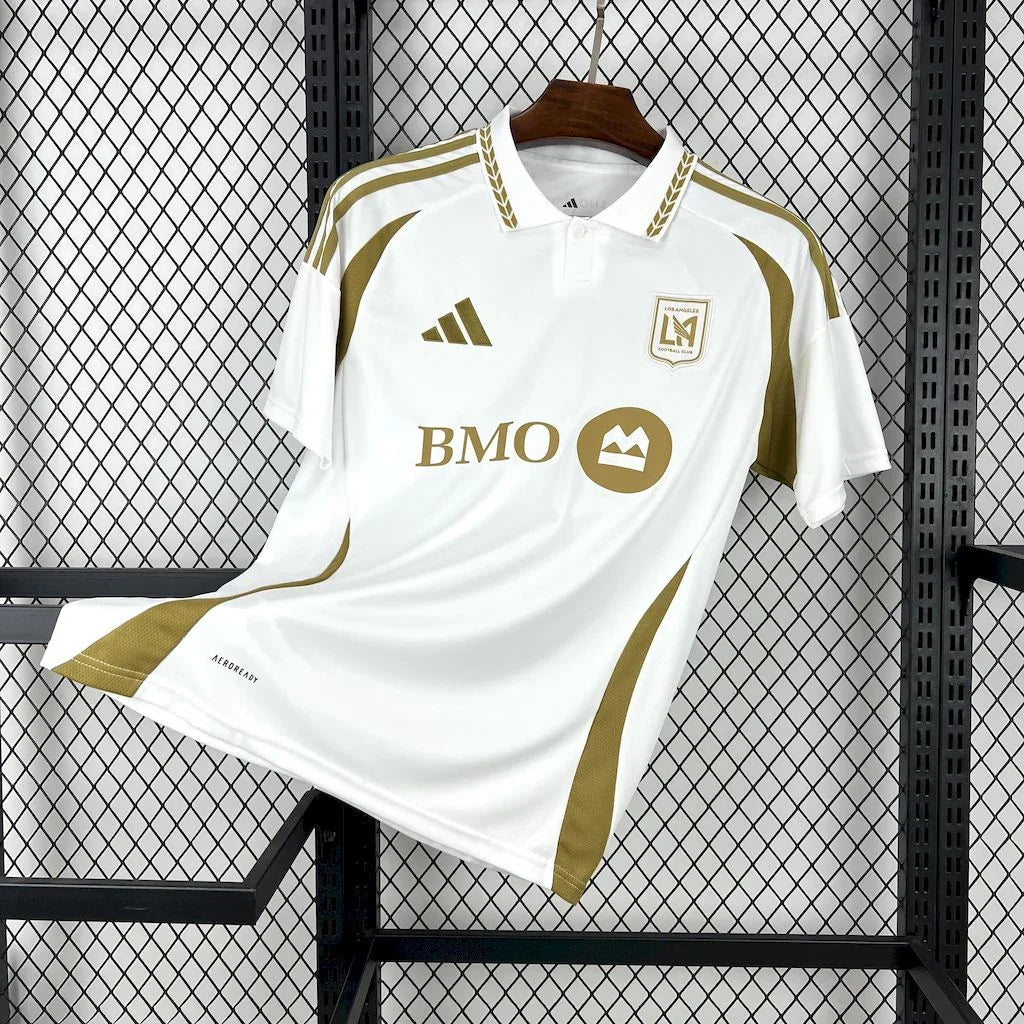 Maillot 25-26 Los Angeles de la marque Le 12 -ème Maillot, vue de face, tissu coloré avec logo de l'équipe.