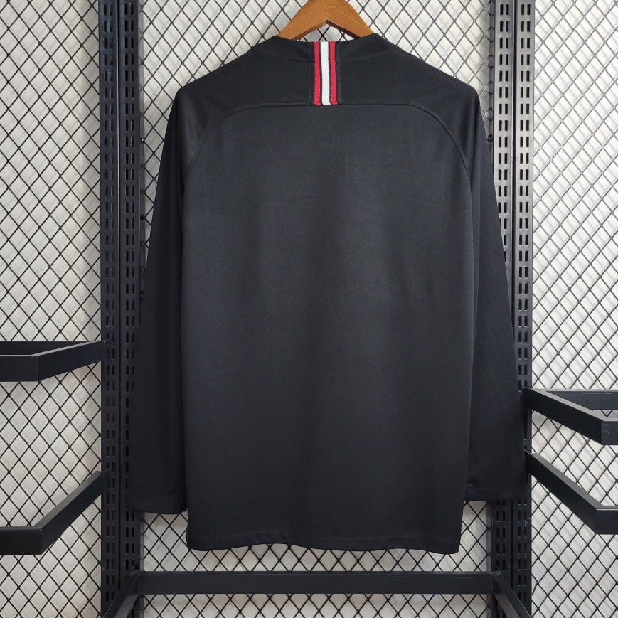 Maillot domicile rétro du PSG 2018-2019 à manches longues, en tissu bleu avec logos et détails blancs, par Le 12 -ème Maillot