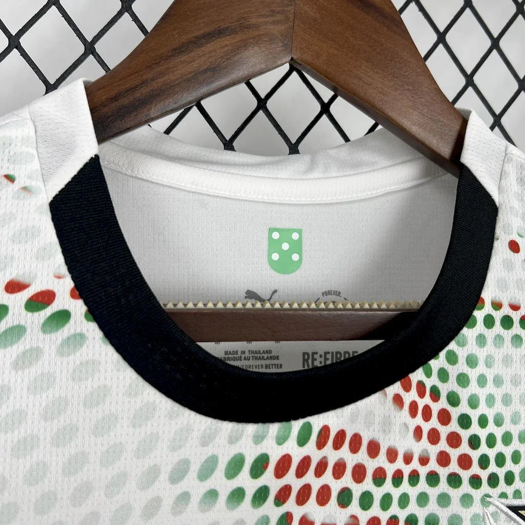 Maillot Portugal extérieur femme 2025 Le 12 -ème Maillot, maillot de football féminin avec logo Portugal et design sportif.