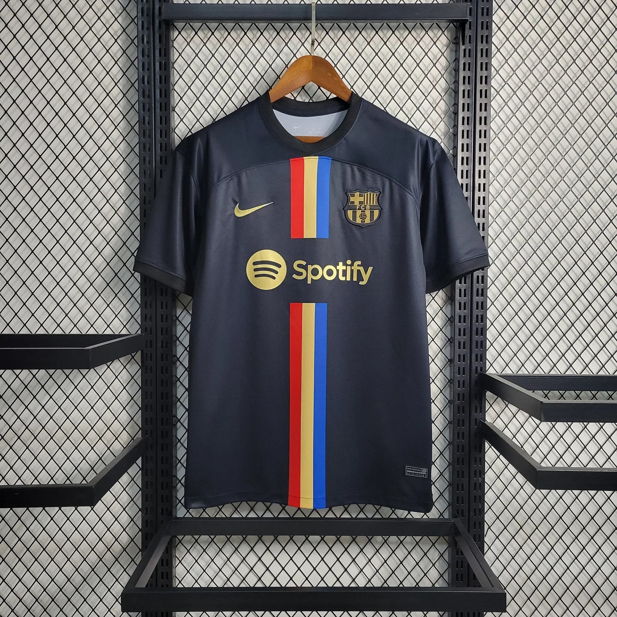 Maillot de football Barcelone 2022-2023 Le 12 -ème Maillot, vue de face, avec logo et détails du design.