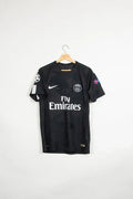 Maillot Paris Saint-Germain 2017 Le 12-ème Maillot, maillot de football avec logo et couleurs officielles du PSG.