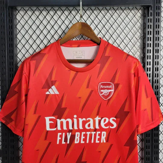 Maillot d'entraînement Arsenal 2023-2024 Le 12 -ème Maillot, design en bleu avec logo du club sur la poitrine.