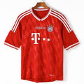 Maillot domicile rétro Bayern Munich 2013-2014, marque Le 12 -ème Maillot, vue de face avec logo et rayures rouges et blanches