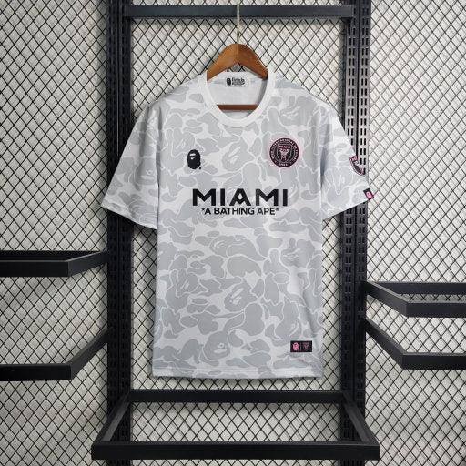 Maillot Inter Miami saison 2023-2024 édition limitée gris de Le 12 -ème Maillot, vue de face avec logo et détails de la tenue