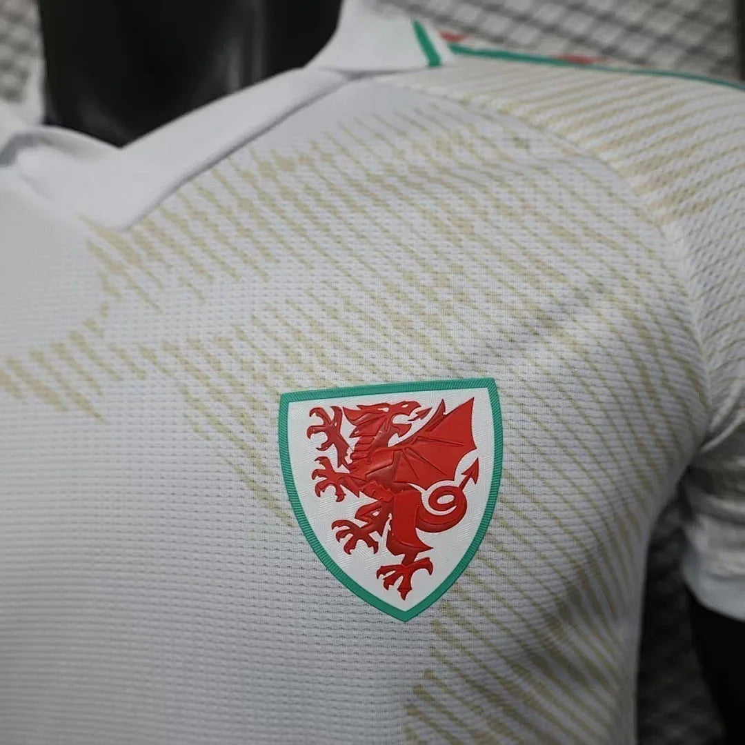 Maillot extérieur du Pays de Galles pour la Coupe du Monde 2026, marque Le 12 -ème Maillot, vue en gros plan.