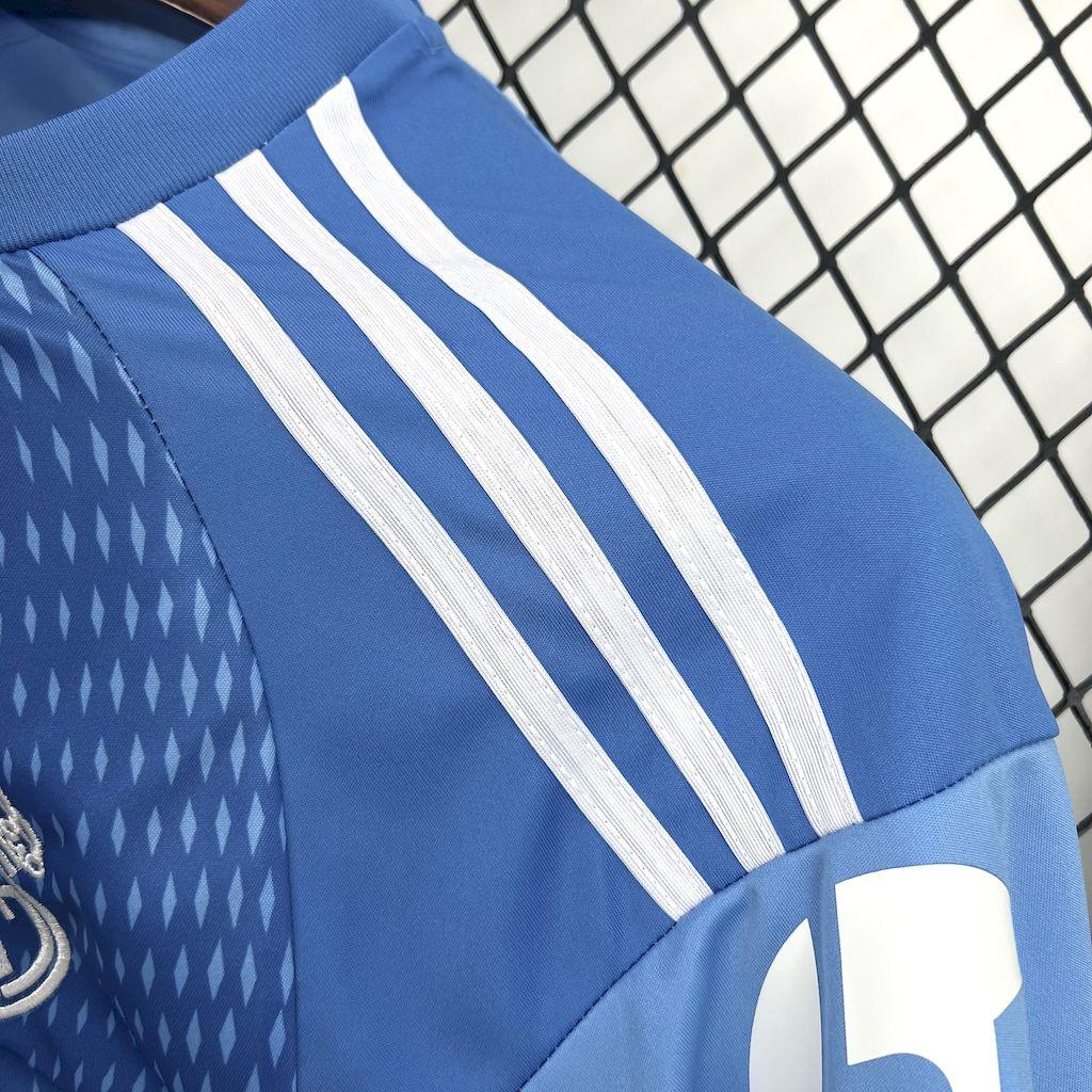 Maillot conceptuel du Real Madrid 2025-26 par Le 12-ème Maillot, maillot de football blanc avec logo et détails modernes.