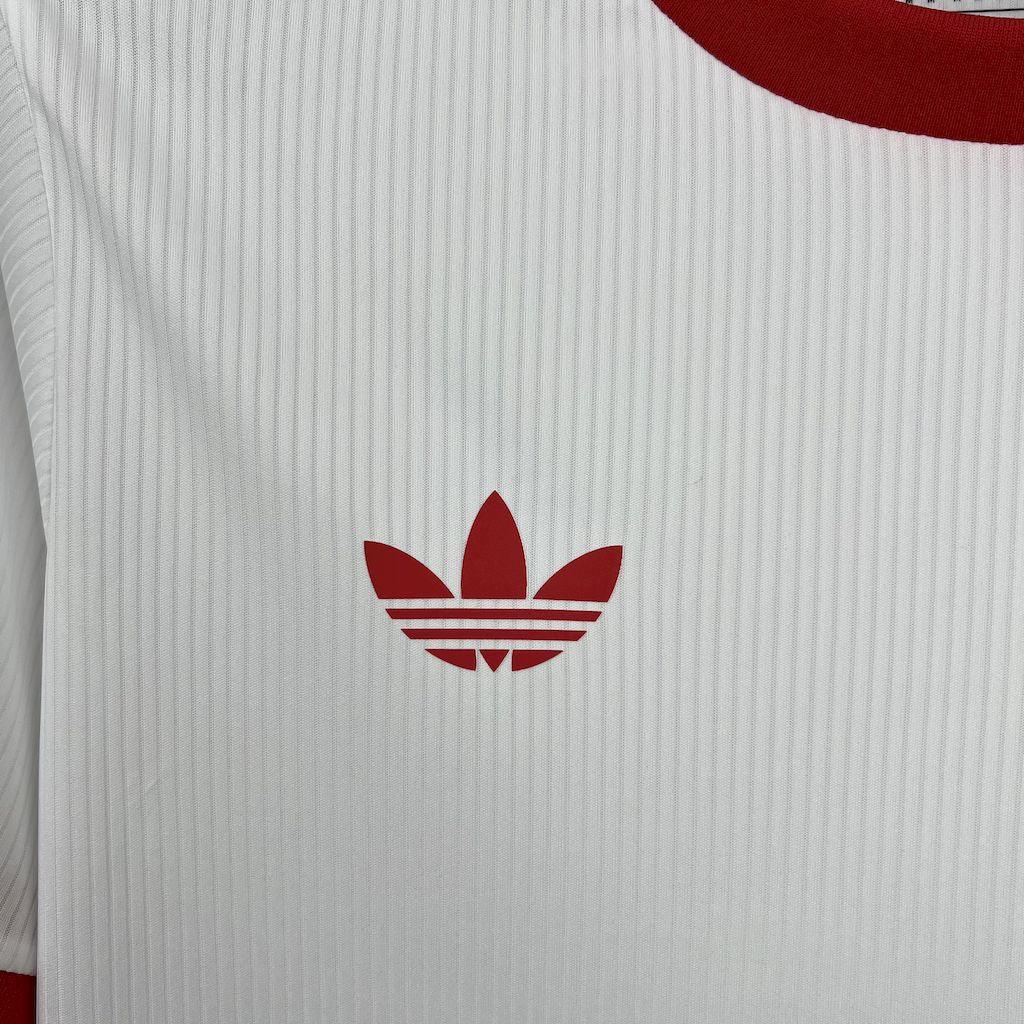 Maillot Benfica concept 2025-26 de Le 12 -ème Maillot, vue de face avec logo et détails de design.