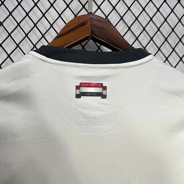 Maillot Manchester United 2024-2025 troisième, Le 12-ème Maillot, vue de face avec logo et design sportif.