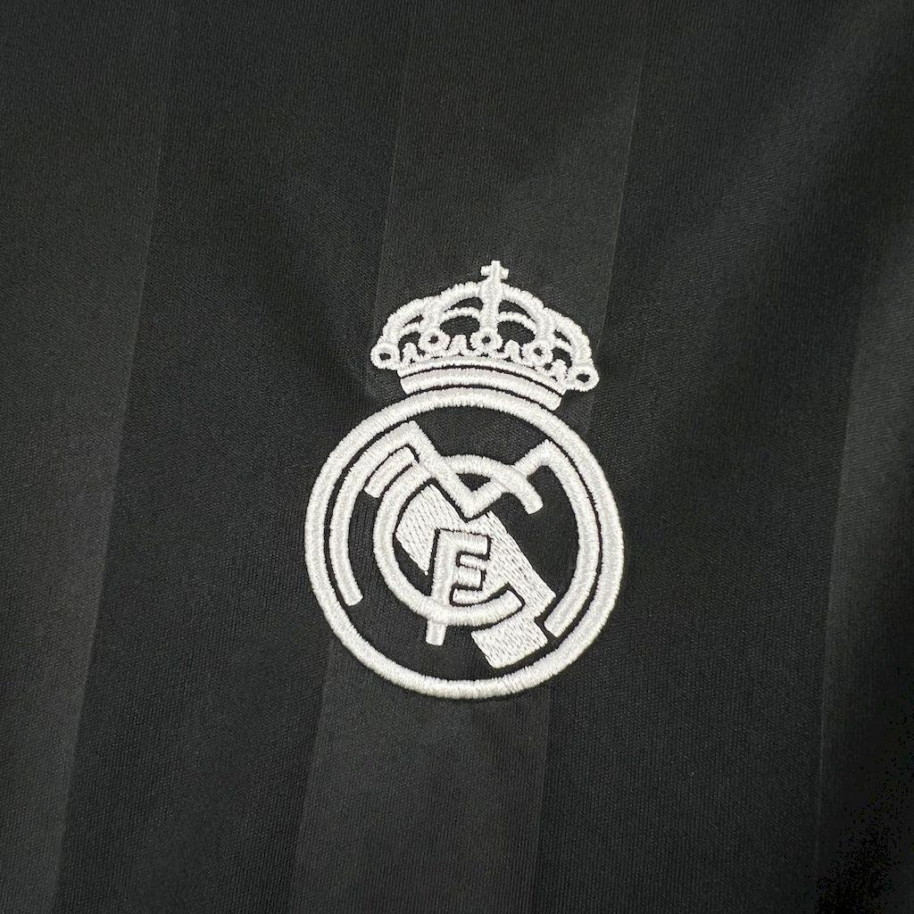 Maillot d'entraînement du Real Madrid 2025-26, marque Le 12-ème Maillot, vue frontale avec logo et détails du maillot.
