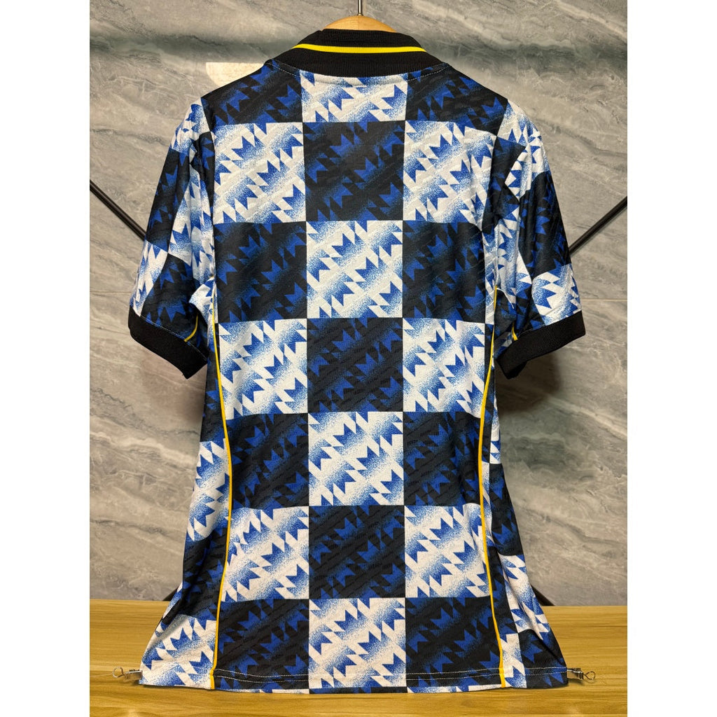 Maillot Manchester United 25/26 Le 12 -ème Maillot, maillot de joueur avec logo et détails rouges et noirs.