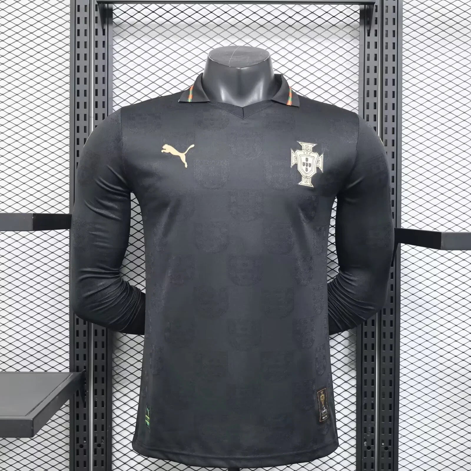 Maillot extérieur Portugal manches longues Coupe du Monde 2026, marque Le 12 -ème Maillot, vue de face avec logo et détails.