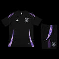 Ensemble Allemagne de Le 12 -ème Maillot, maillot de football avec logo national, porté par un mannequin.