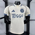 Maillot de football Ajax 2025-26 Le 12-ème Maillot, maillot officiel avec logo Ajax et design moderne, vue de face.