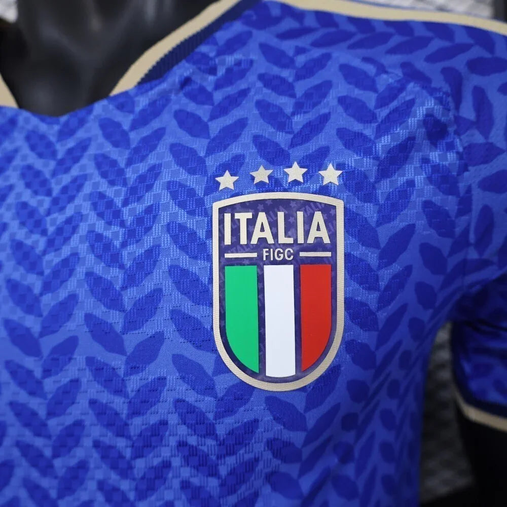 Maillot Italie 2026 Le 12 -ème Maillot, maillot de football avec drapeau italien et logo, vue frontale.