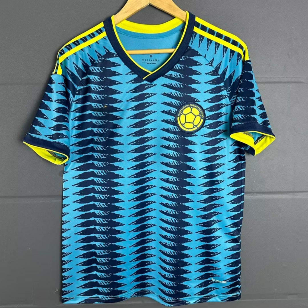 Maillot extérieur 25/26 de la Colombie, marque Le 12 -ème Maillot, vue de face avec design coloré et logo de l'équipe nationale.