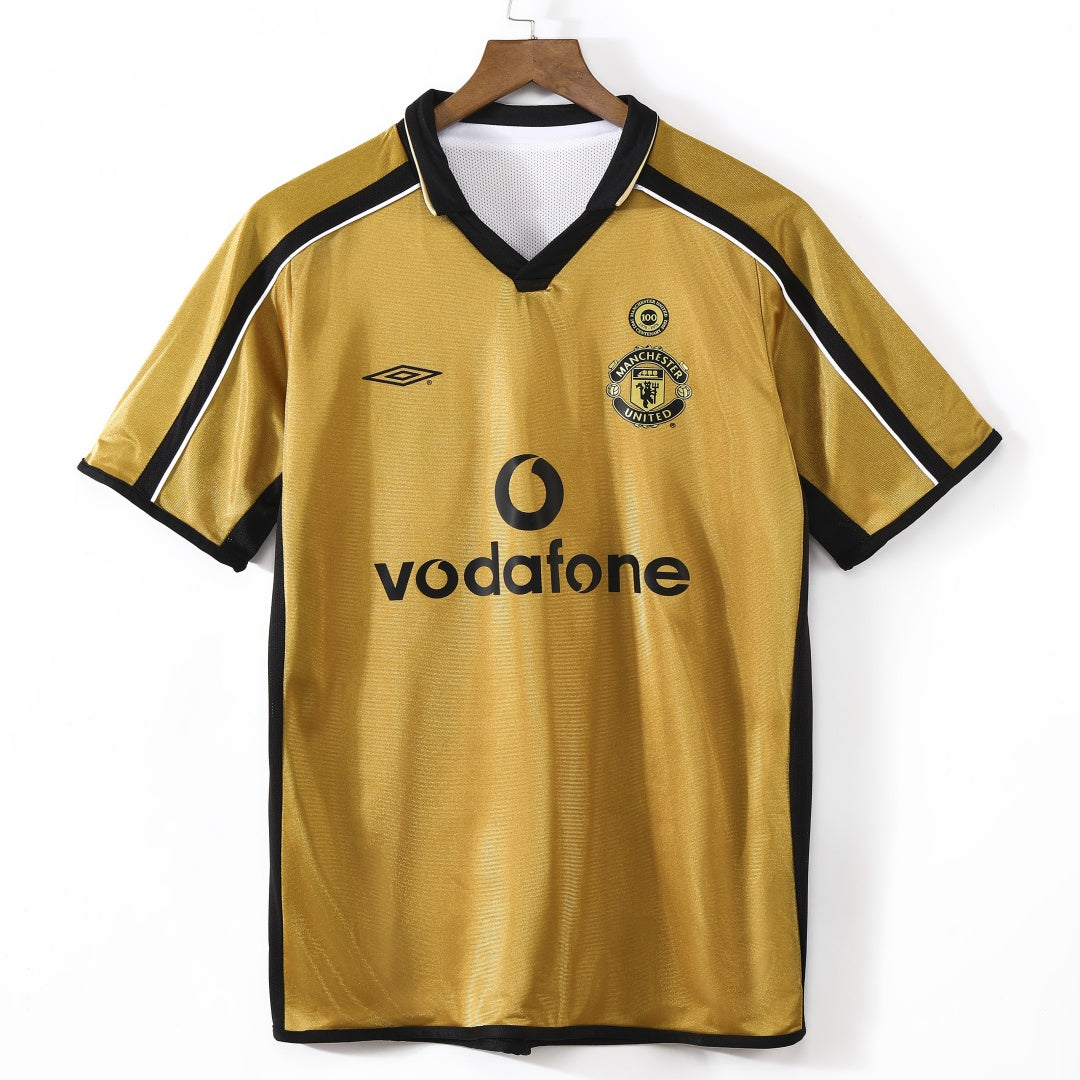 Maillot Manchester United 2001-2002, design rétro, en coton, avec logo du club et détails en rouge et blanc, par Le 12 -ème Maillot
