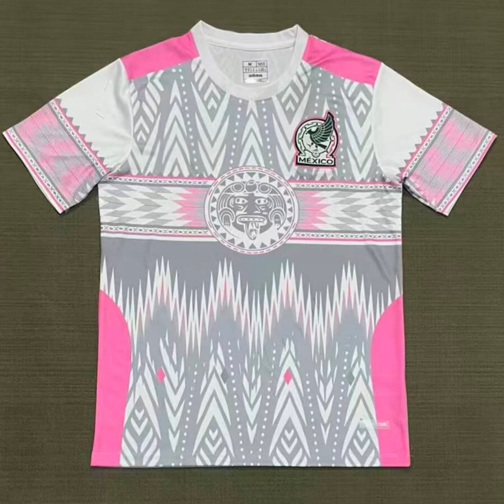 Maillot de football Mexique 25/26 rose, modèle spécial, par la marque Le 12 -ème Maillot, vue de face avec détails colorés