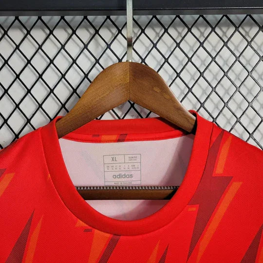 Maillot d'entraînement Arsenal 2023-2024 Le 12-ème Maillot, devant avec logo et design moderne, tissu technique.
