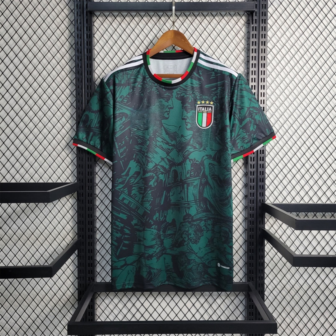 Maillot de football Italie 2024/2025 Le 12, maillot vert avec logo et détails de l'équipe sur le devant.