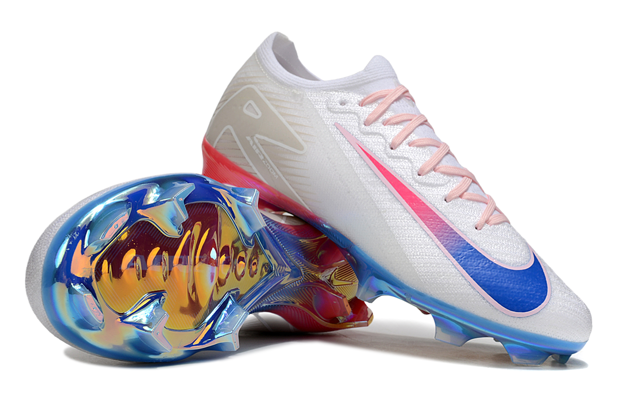 Crampons Mercurial Superfly IX Elite de Le 12 -ème Maillot, vue de face avec pointes en acier pour football.